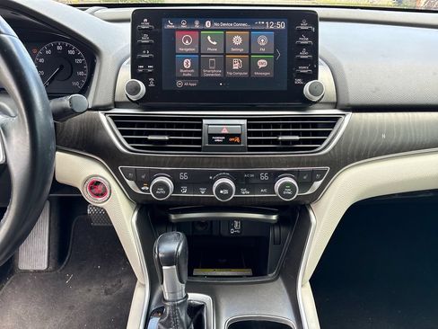 Used 2018 Honda Accord Touring image 30