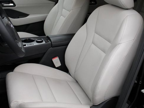 Certified 2025 Nissan Rogue SL w/ SL Premium Package image 22