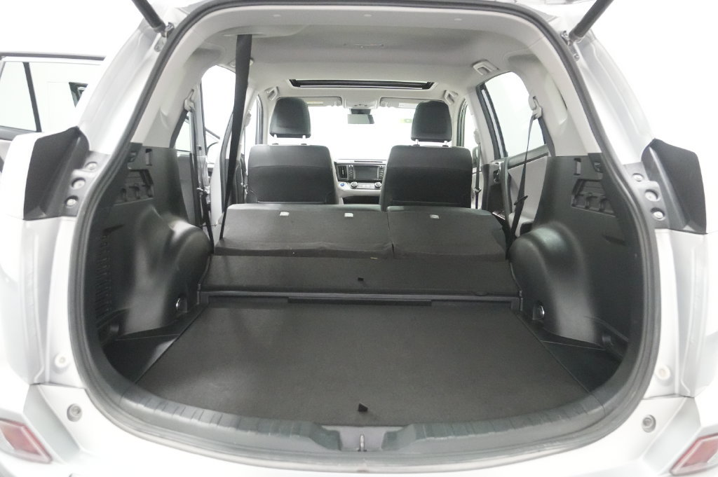 Used 2018 Toyota RAV4 Limited AWD/4WD image 25