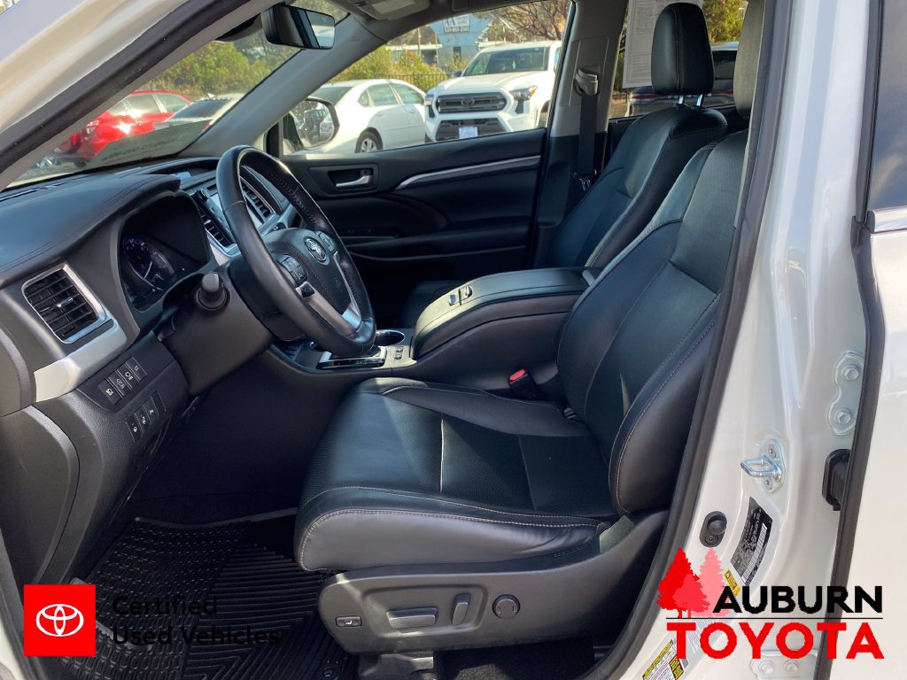 Certified 2017 Toyota Highlander Limited Platinum w/ Carpet Mat Package AWD/4WD image 12