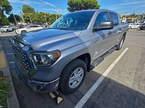 Used 2019 Toyota Tundra SR5 w/ Convenience Package AWD/4WD image 2