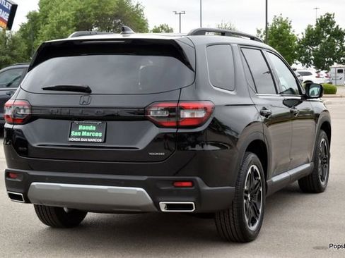 New 2026 Honda Pilot Touring image 3