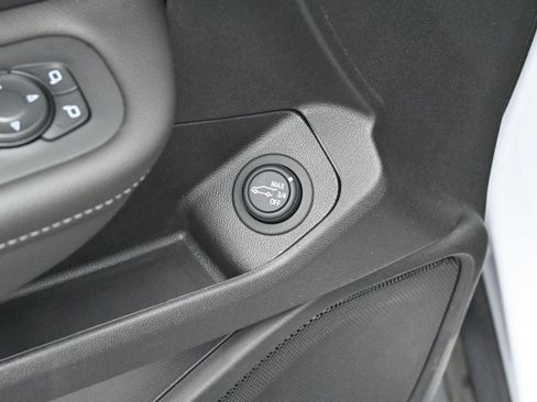 Used 2023 GMC Terrain SLT w/ Elevation Edition image 14