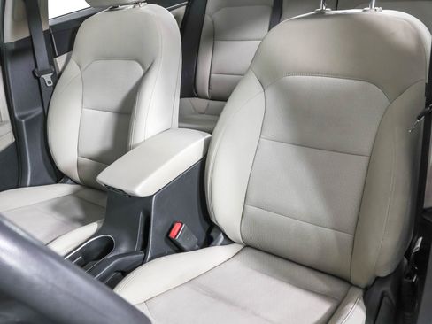 Used 2017 Hyundai Elantra SE image 22