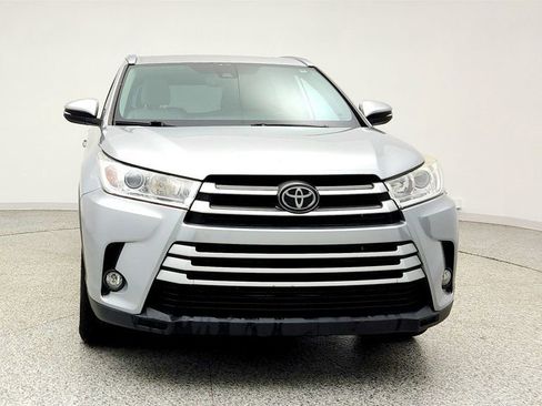 Used 2018 Toyota Highlander XLE FWD image 2