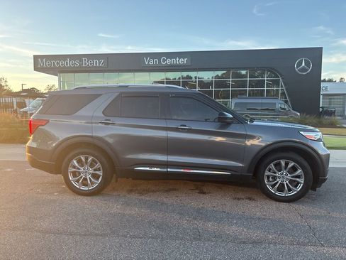 Used 2022 Ford Explorer Limited RWD image 3