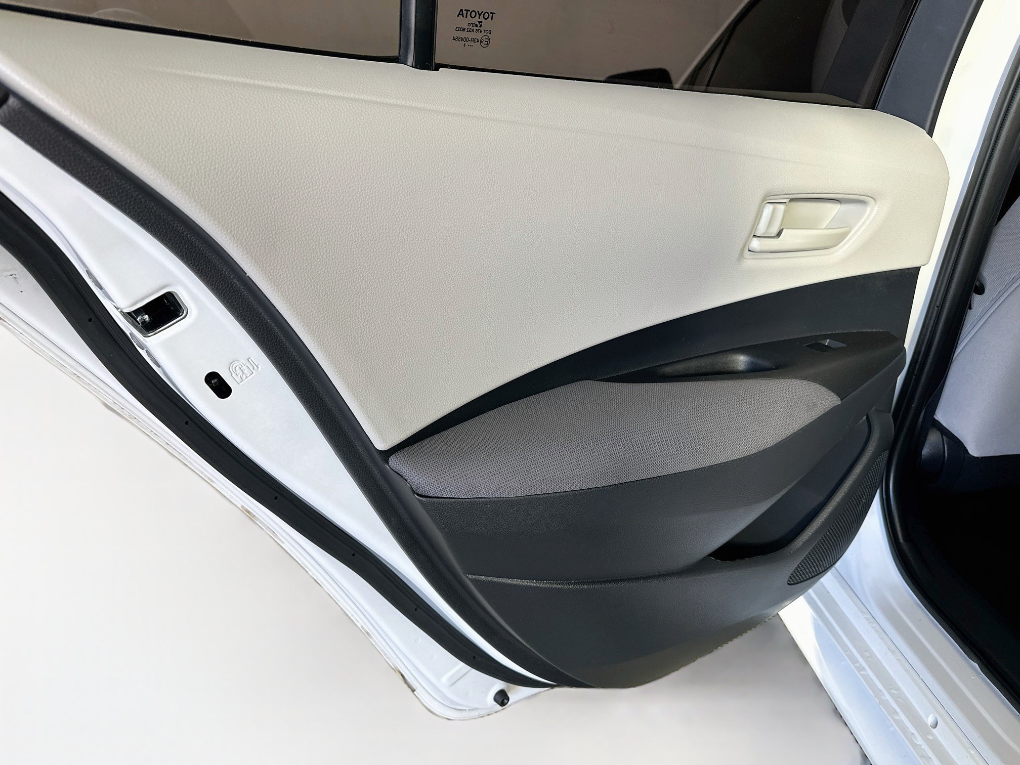 Used 2025 Toyota Corolla LE FWD image 25