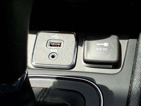 Used 2020 Jeep Cherokee Latitude Plus w/ Cold Weather Group AWD/4WD image 24
