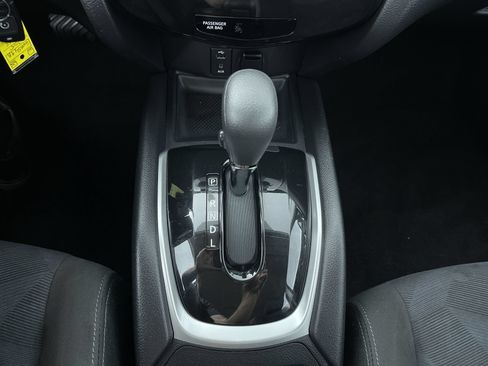 Used 2015 Nissan Rogue S AWD/4WD image 19