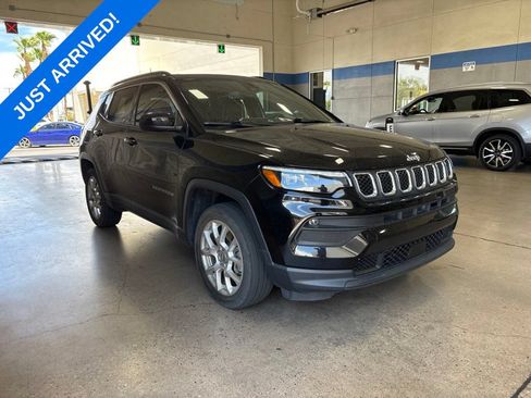 Used 2023 Jeep Compass Latitude w/ Sun and Sound Group AWD/4WD image 2