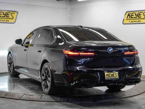 Used 2024 BMW 760i xDrive w/ Premium Package 2 AWD/4WD image 2