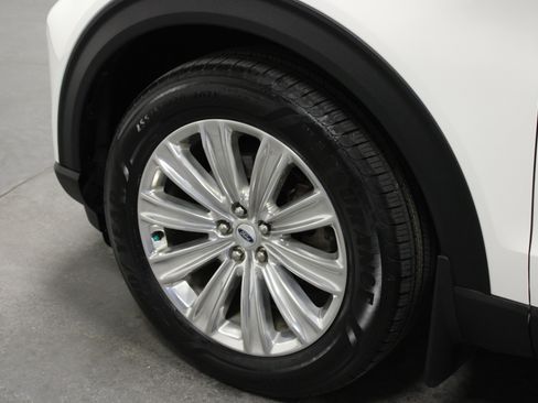 Used 2022 Ford Explorer Limited w/ Equipment Group 301A AWD/4WD image 10