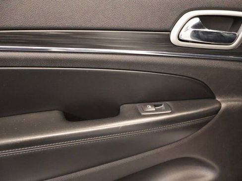 Used 2020 Jeep Grand Cherokee Limited w/ Luxury Group II image 31