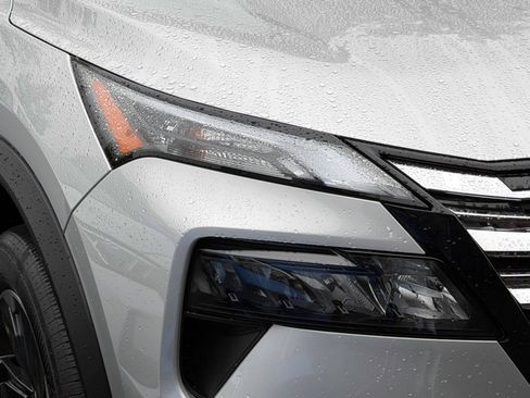 Used 2025 Nissan Rogue SV w/ SV Premium Package AWD/4WD image 8