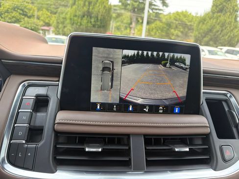 Used 2022 Chevrolet Tahoe High Country w/ Premium Package AWD/4WD image 17