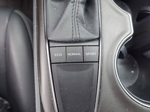 Used 2022 Toyota Camry SE FWD image 24