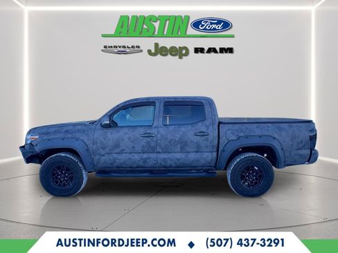 Used 2018 Toyota Tacoma TRD Off-Road image 2
