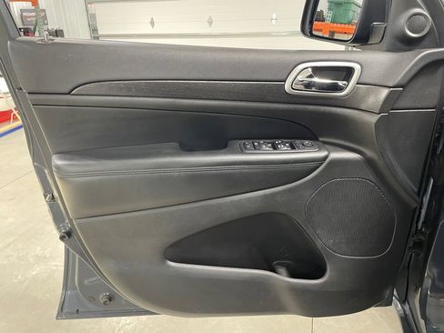 Used 2018 Jeep Grand Cherokee Altitude image 13