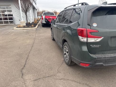 Used 2023 Subaru Forester Premium image 8