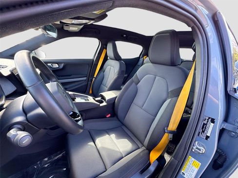 Used 2022 Polestar Polestar 2 w/ Performance Package image 18