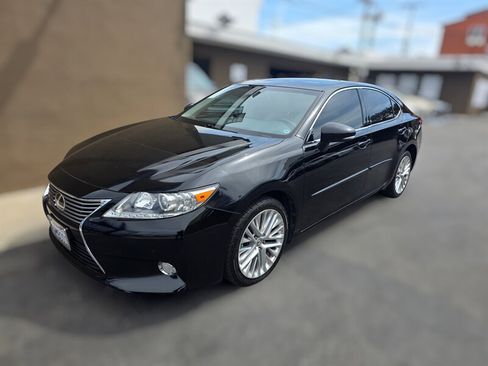 Used 2013 Lexus ES 350 w/ Luxury Pkg FWD image 1