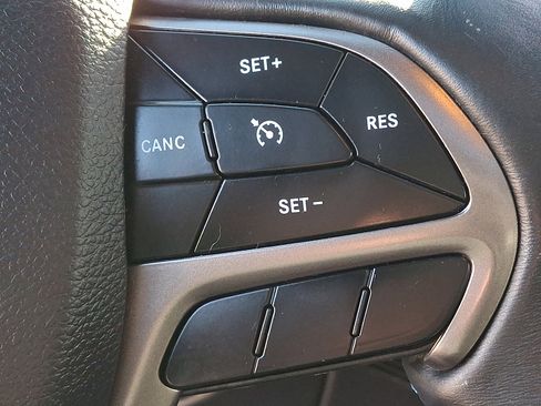 Used 2019 Jeep Grand Cherokee Laredo image 24