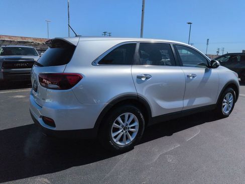 Used 2019 Kia Sorento L image 6