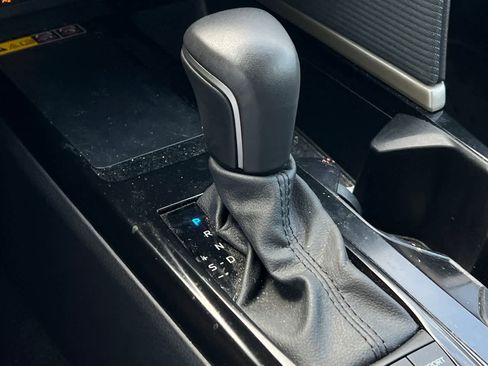 Used 2025 Toyota Camry SE image 22