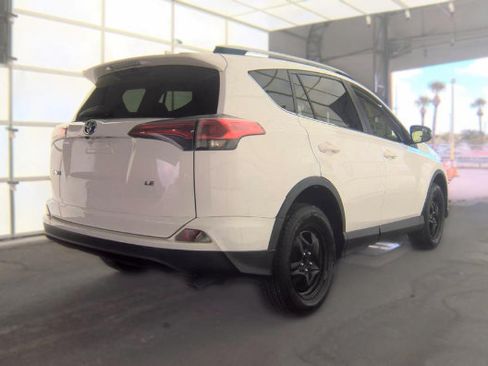 Used 2017 Toyota RAV4 LE FWD image 2