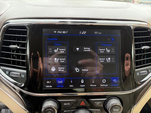 Used 2020 Jeep Grand Cherokee Overland AWD/4WD image 22