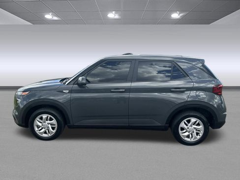 Used 2025 Hyundai Venue SE image 6