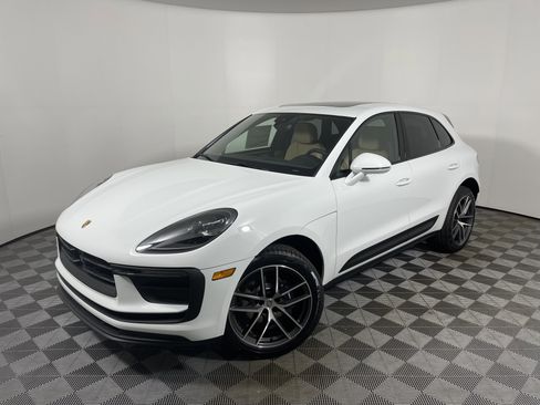 Certified 2026 Porsche Macan AWD/4WD image 1