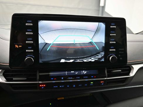 Used 2022 Toyota Sienna XSE w/ XSE Plus Package image 8