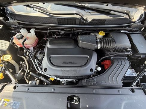 Used 2025 Chrysler Pacifica Select FWD image 13