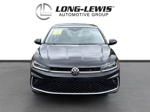 Certified 2025 Volkswagen Jetta SE w/ Sunroof Package FWD image 11
