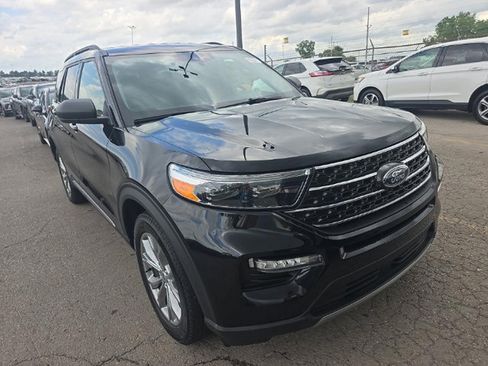 Used 2023 Ford Explorer XLT w/ Equipment Group 202A AWD/4WD image 2