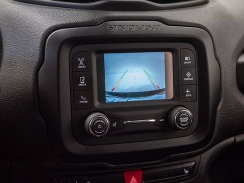 Used 2016 Jeep Renegade Limited FWD image 16