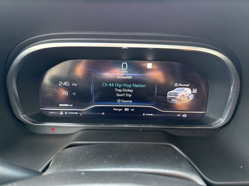 Used 2023 Chevrolet Suburban Premier image 19