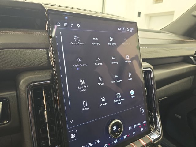 Used 2025 GMC Yukon XL AT4 w/ AT4 Premium Plus Package AWD/4WD image 31