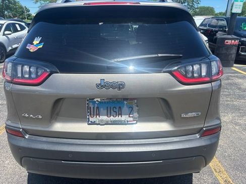 Used 2019 Jeep Cherokee Latitude Plus w/ Cold Weather Group AWD/4WD image 5