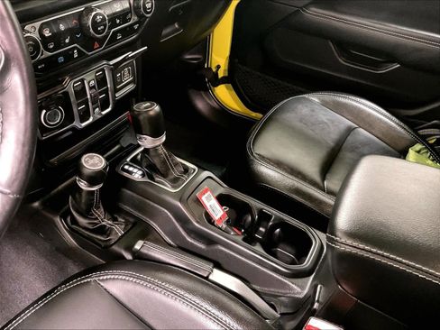 Used 2022 Jeep Wrangler Unlimited Sahara w/ Cold Weather Group image 20