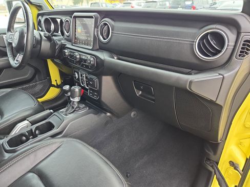 Used 2023 Jeep Wrangler Sahara w/ Cold Weather Group image 33