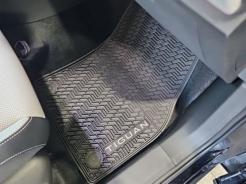 New 2026 Volkswagen Tiguan SE image 14