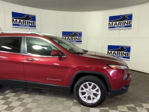 Used 2017 Jeep Cherokee Latitude w/ True North Edition AWD/4WD image 3
