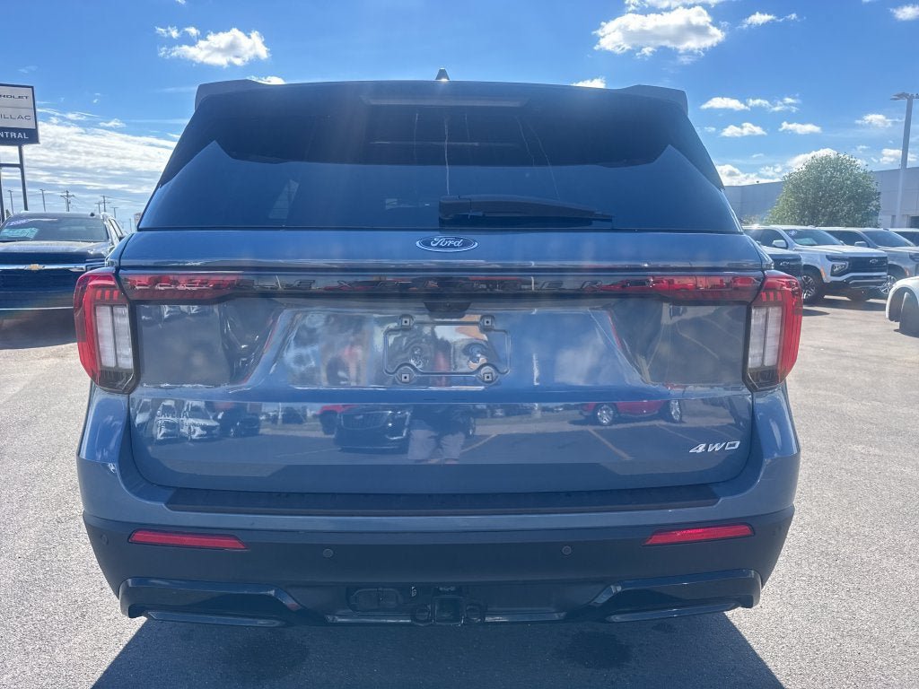 Used 2025 Ford Explorer ST-Line AWD/4WD image 5