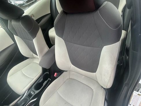 Used 2020 Toyota Corolla LE image 9