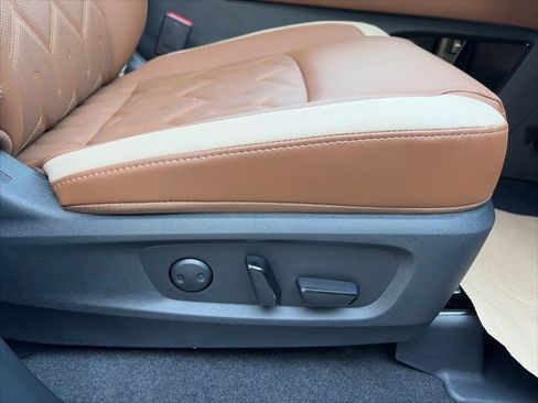 New 2026 Nissan Pathfinder Platinum image 24