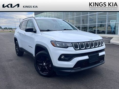 Used 2022 Jeep Compass Latitude w/ Convenience Group AWD/4WD image 1