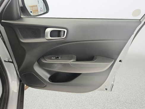 Used 2025 Hyundai Venue SEL FWD image 28