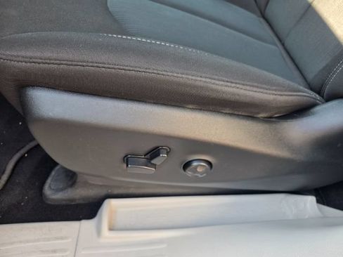 Used 2023 Chrysler Voyager LX FWD image 25